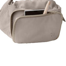 Laden Sie das Bild in den Galerie-Viewer, 2-in-1 Hunde-Tragebeutel und Liegefläche Seoul to go greige