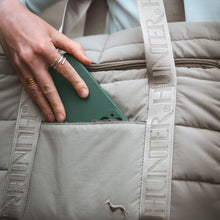 Laden Sie das Bild in den Galerie-Viewer, 2-in-1 Hunde-Tragetasche und Decke Seoul greige