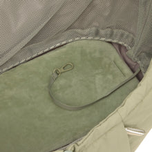 Laden Sie das Bild in den Galerie-Viewer, Hundetragetasche Crinkled - Bara pale olive