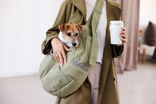 Laden Sie das Bild in den Galerie-Viewer, Hundetragetasche Crinkled - Bara pale olive