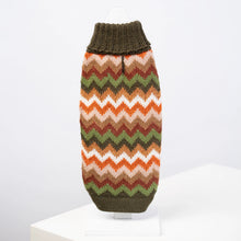 Laden Sie das Bild in den Galerie-Viewer, Alpaka-Hundepullover mit Wald-Chevron-Muster