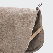 Laden Sie das Bild in den Galerie-Viewer, Cloud7 Windhundmantel Brooklyn Tweed Beige Long