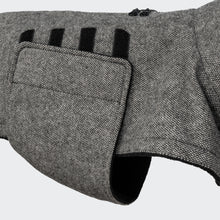 Laden Sie das Bild in den Galerie-Viewer, Cloud7 Hundemantel Brooklyn Tweed Black (Mitte Oktober verfügbar)