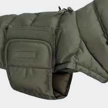 Laden Sie das Bild in den Galerie-Viewer, Cloud7 Hundemantel Fr. Bulldogge Alaska light olive