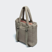 Laden Sie das Bild in den Galerie-Viewer, Cloud7 Hundereisebett &amp; Tote Bag AKTIV Puffer Khaki/Peach