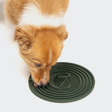 Laden Sie das Bild in den Galerie-Viewer, Cloud7 Schleckmatte C7 Dark Olive