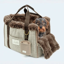 Laden Sie das Bild in den Galerie-Viewer, Leopold´s  Hundetasche CosyBag St. Moritz