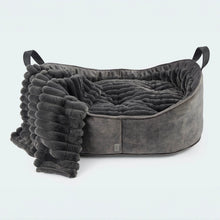 Laden Sie das Bild in den Galerie-Viewer, Leopld´s Finest Hundedecke Webpelz anthrazit