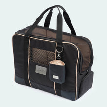 Laden Sie das Bild in den Galerie-Viewer, Leopold´s Flugtasche für Dackel und kleine Hunde mit orthopädischer Matratze