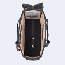 Laden Sie das Bild in den Galerie-Viewer, Leopold´s Flugtasche für Dackel und kleine Hunde mit orthopädischer Matratze