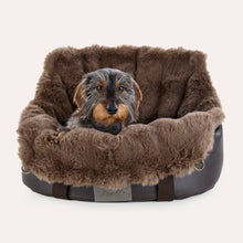Laden Sie das Bild in den Galerie-Viewer, Leopold´s Finest Hunde-Autositz Cosy braun