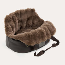 Laden Sie das Bild in den Galerie-Viewer, Leopold´s Finest Hunde-Autositz Cosy braun