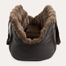 Laden Sie das Bild in den Galerie-Viewer, Leopold´s Finest Hunde-Autositz Cosy braun