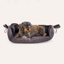 Laden Sie das Bild in den Galerie-Viewer, Leopold´s Finest Hundekissen CosyCloud dunkelbraun