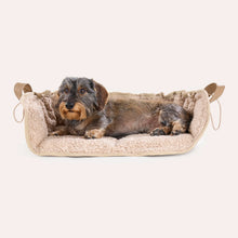 Laden Sie das Bild in den Galerie-Viewer, Leopold´s Finest Hundekissen CosyCloud Alpin