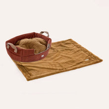 Laden Sie das Bild in den Galerie-Viewer, Leopold´s Finest Hundedecke Aspen Kupferbraun