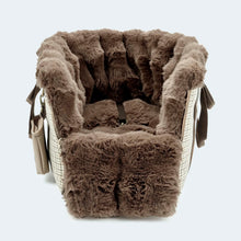 Laden Sie das Bild in den Galerie-Viewer, Leopold´s  Hundetasche CosyBag St. Moritz