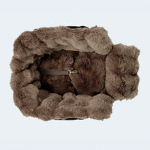 Laden Sie das Bild in den Galerie-Viewer, Leopold´s  Hundetasche CosyBag St. Moritz