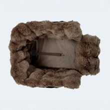 Laden Sie das Bild in den Galerie-Viewer, Leopold´s  Hundetasche CosyBag St. Moritz