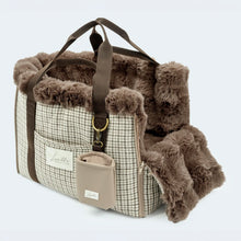 Laden Sie das Bild in den Galerie-Viewer, Leopold´s  Hundetasche CosyBag St. Moritz