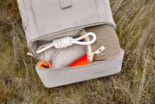 Laden Sie das Bild in den Galerie-Viewer, Rolltop Rucksack - Yoska, Taupe