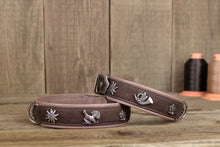Laden Sie das Bild in den Galerie-Viewer, HALSBAND &quot;BALZ&quot; braun-taupe-silber